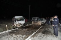ŞERİT İHLALİ - Antalya'da Trafik Kazası Açıklaması 6 Yaralı