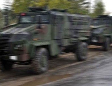 Hakkari'de askeri araç devrildi: 13 asker yaralandı