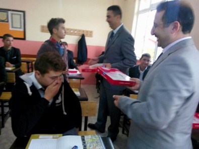 Gemerek'te Öğrencilere Tablet Dağıtıldı