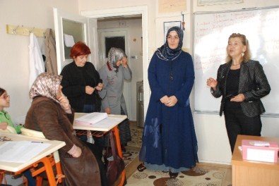 Kur'an Kursunda Kadınlara Meme Kanserini Anlattı