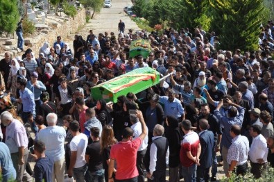 Ankara'daki Patlamada Ölen 3 Kişi Alanya'da Toprağa Verildi