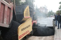 KALDIRIM ÇALIŞMASI - Cumhuriyet Mahallesinde Asfalt Çalışmaları Başladı