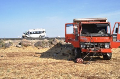 İdil'de Öğrenci Servisi Kaza Yaptı Açıklaması 1 Ölü, 15 Yaralı