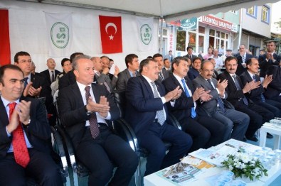 Orman Ve Su İşleri Bakanı Eroğlu Ebru Sanatı Yapıp Cam Üfledi