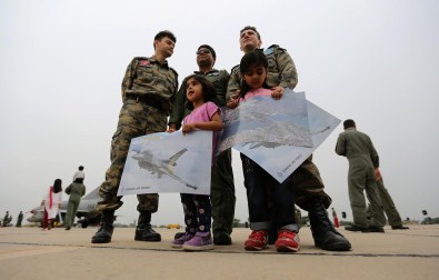 Solo Türk Jetleri Pakistan Semalarında