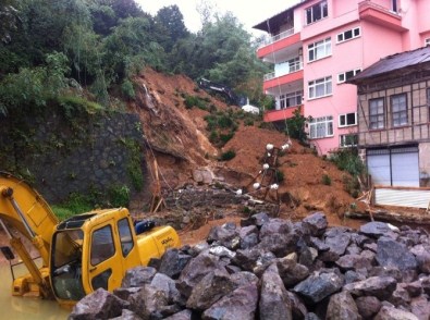 Trabzon'un Sürmene İlçesinde Heyelan