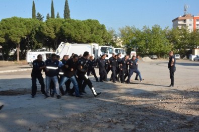 Yunusemre Zabıtası'ndan 'Kalabalık Yönetimi' Tatbikatı