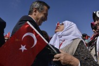 5 Bin Kadın Atatürk'le Kucaklaştı