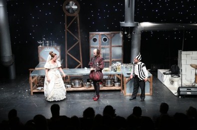 Abt 'Tarla Kuşuydu Juliet' İle Yeni Sezona Merhaba Dedi