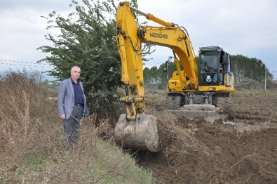 Akçasu Deresinde Temizlik Devam Ediyor