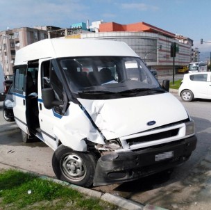 Bursa'da askeri araç devrildi: Yaralı askerler var