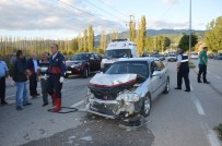 KAYNAR - Niksar'da Trafik Kazası Açıklaması 3 Yaralı