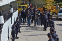 SİVİL POLİS - Polise Linç Girişiminde Bulundukları İddia Edilen 5 Kişi Adliyeye Sevk Edildi