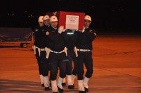 Şehit Polisin Cenazesi Uçakla Getirildi