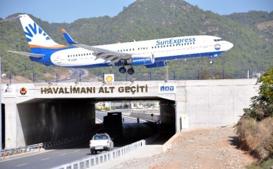 Türkiye'nin İlk Viyadüklü Uçak Pisti Açıldı