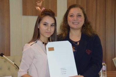 YÖK Başkanı'ndan Fakülte Birincilerine Kutlama Belgesi