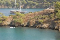 SAMANLıK - Fethiye'de Otomobil 50 Metreden Denize Uçtu