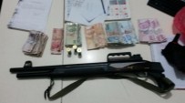 SİLAHLI SOYGUN - Silahlı Soyguncu Polis Kovalamacası Sonucu Yakalandı