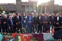 METİN FEYZİOĞLU - STK'lar Ankara Garı Önüne Karanfil Bıraktı