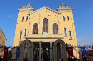 Balkanların En Büyük Sinagogunda Bir İlk Daha