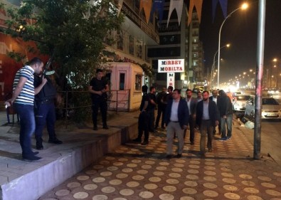 Diyarbakır'da AK Parti binasına bombalı saldırı