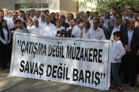 DEMOKRATIK TOPLUM KONGRESI - Diyarbakır'da 'Barış' Çağrısı Yapan 750 STK Beyaz Güvercinler Uçurdu