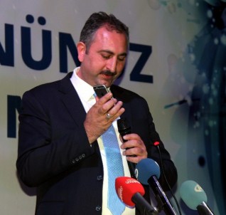 Davutoğlu,muhtarlara müjdeyi cep telefonundan verdi