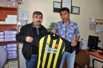 MURAT ÖZDEMIR - Sorgun Belediyespor Taraftar Grubuna Esnaftan 100 Adet Forma