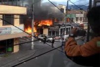 Uçak Binaya Çarptı !