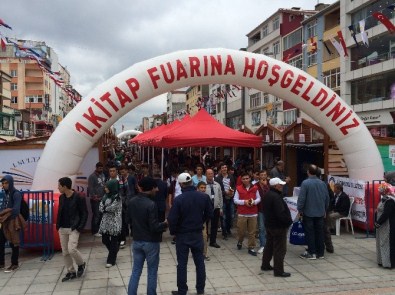 Sultanbeyli Kitap Fuarı'na Yoğun İlgi