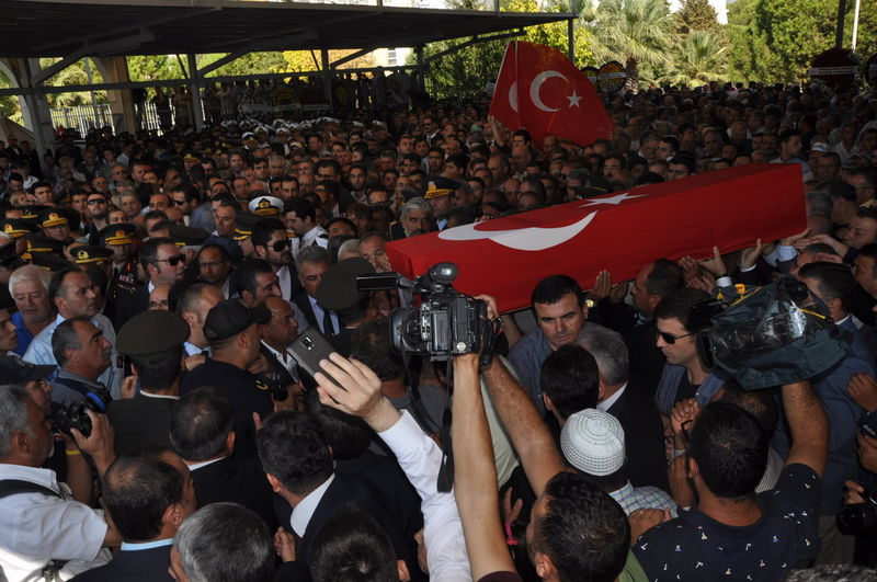 Şehit cenazesinde Atatürk gerginliği