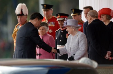 Çin Devlet Başkanını Kraliçe Karşıladı