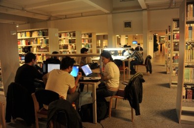 Durmuş Günay Kütüphanesi'ne Öğrencilerden Yoğun İlgi