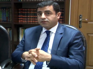 'PKK Terör Örgütü Değildir' Diyen Tahir Elçi'yi Savundu