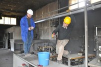 Sorgun'da Yanan Tekstil Fabrikasında Enkaz Kaldırma İşleri Başladı