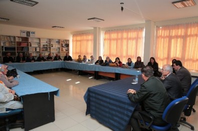 Vali Tuna, 'Kariyer Günleri' Etkinliğinde Öğrencilere Ders Verdi