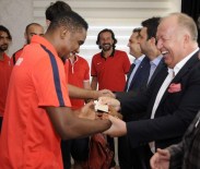 ROBİN VAN PERSİE - Yılın En İyilerine Antalyaspor, ETO'o Ve Gencer Aday