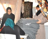 SÜLEYMAN ŞAH - Çadır Kentte Yeni Gelenlere Battaniye Dağıtımı