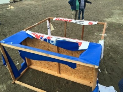 Edremit'te CHP Seçim Standına Saldırı