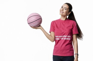 Meme Kanserine Karşı 'Pembe Top Sahada'