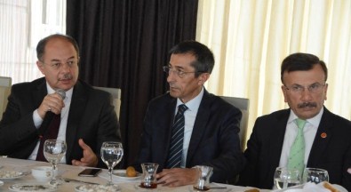 Prof. Dr. Akdağ, Gazeteciler Günü'nde Gazetecilerle Biraraya Geldi