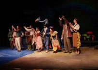 ÇOCUK OYUNU - Adana Devlet Tiyatrosu Minik İzleyicileri İle Buluştu
