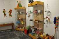 SEVIMLI HAYVANLAR - Çöpe Gidecek Malzemelerden Oyuncak Yaptı