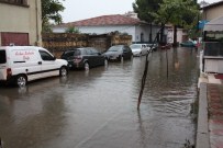 YAYA TRAFİĞİ - Edremit Yağmura Teslim