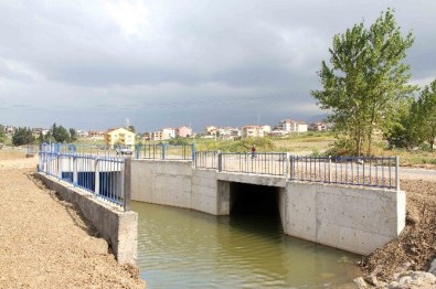 İsu Dere Islahı Ve Alt Yapı Çalışmalarını Sürdürüyor