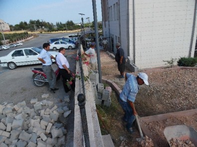 Silifke Adliye Binası Bahçesine Çevre Düzenlemesi