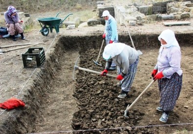 Trak Medeniyetinin İzlerini Kadın İşçiler Gün Yüzüne Çıkartıyor
