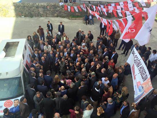 Gürsel Tekin kendi memleketinde hüsrana uğradı