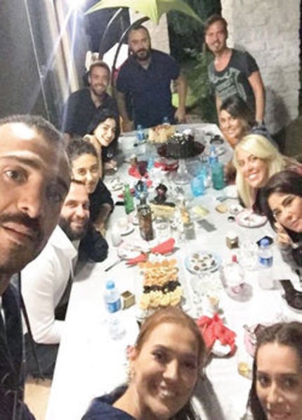 Demet Akalın'dan fotoğraflı mesaj