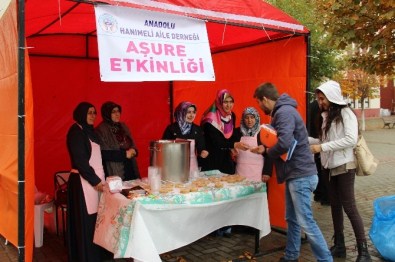 Anadolu Hanımeli Aile Derneği'den Aşure İkramı